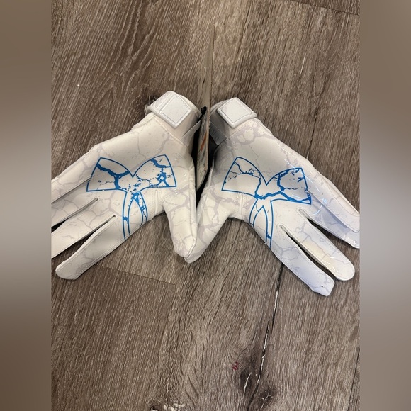 Men's UA F9 Nitro LE Football Gloves Colors: White / Distant Gray / Capri - 100 - Picture 4 of 8